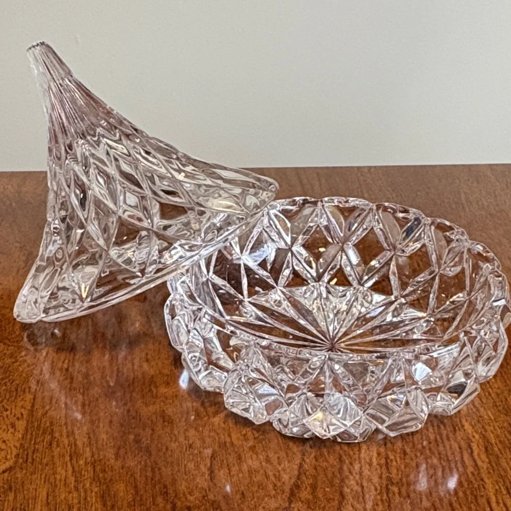 Godinger Crystal Hershey's Kiss covered candy dish. D28